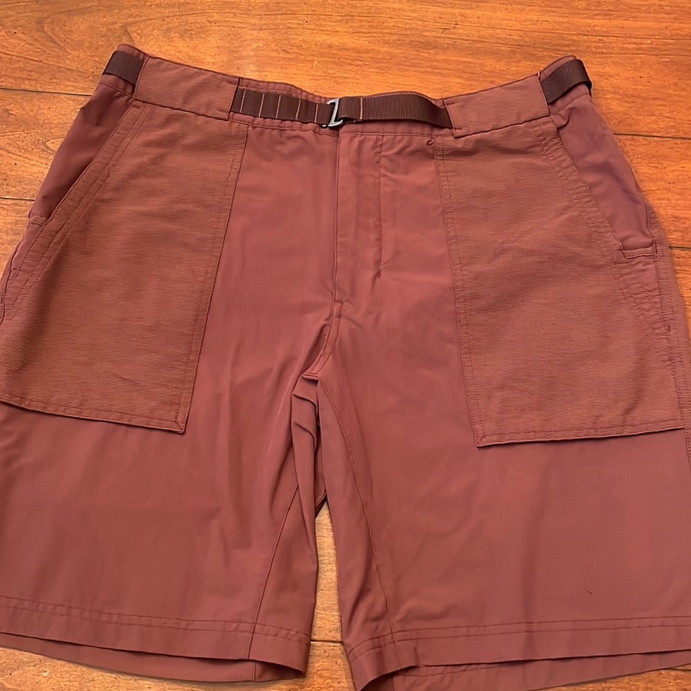 REI Mens shorts size 38 maroon color